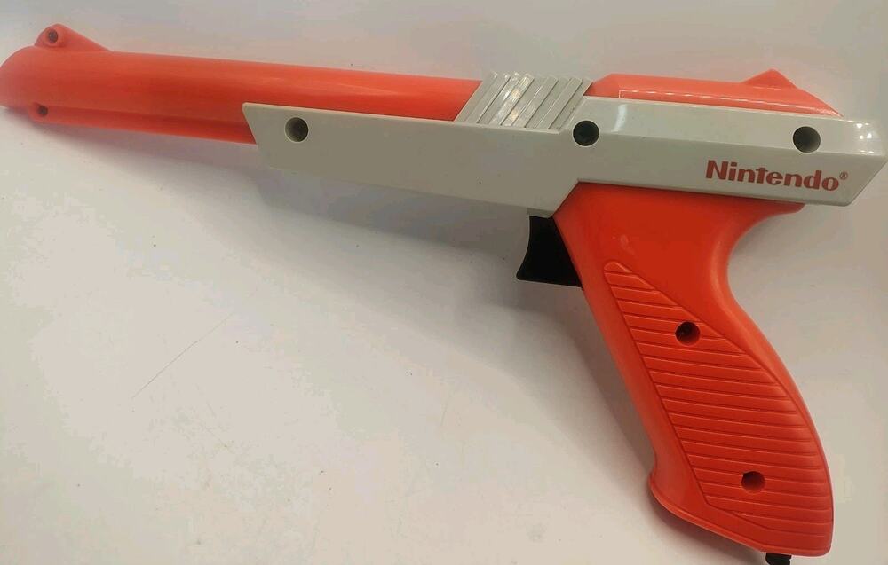 Nintendo NES Zapper Orange NES-005 Mario Duck Hunt